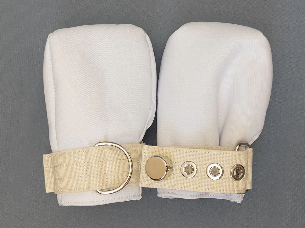 Царапки / Бондажные варежки (2/3)